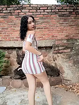 sweet outdoor charm online show from 11-12-25, 08:19