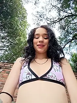 sweet outdoor charm online show from 03-15-26, 08:04