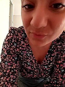 Snapshot of Nell-X chatting on 05-19-26, 11:16 Nell-X online show from 05-19-26, 11:16