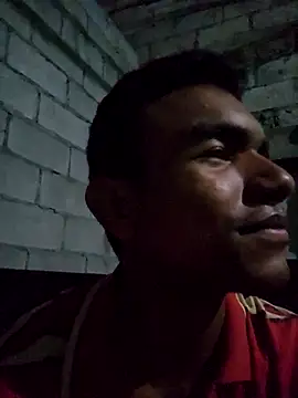 Snapshot of Reynold2608 chatting on 03-27-26, 02:06 Reynold2608 online show from 03-27-26, 02:06