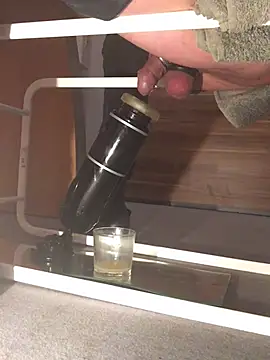 Snapshot of Inseminator69 chatting on 12-17-24, 12:22 Inseminator69 online show from 12-17-24, 12:22