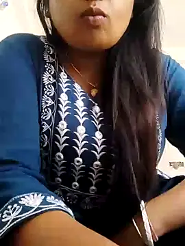 Snapshot of Priya_2222 chatting on 02-05-25, 06:24 Priya 2222 online show from 02-05-25, 06:24