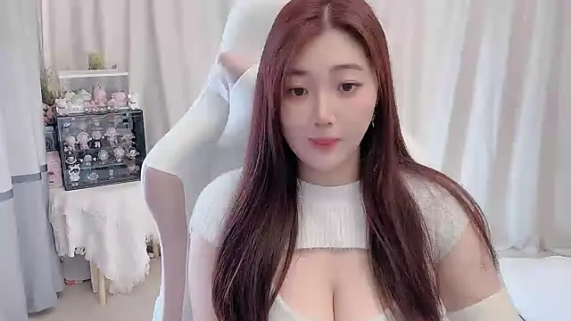 Stars Elyn online show from 12-18-24, 05:04