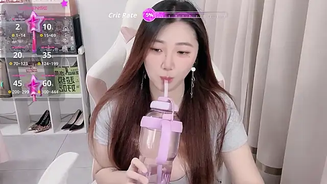 Snapshot of Stars_Elyn chatting on 11-04-25, 10:25 Stars Elyn online show from 11-04-25, 10:25