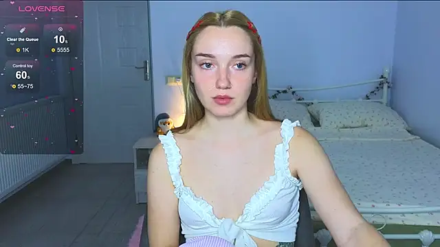 Snapshot of Wild_Sophie_ chatting on 10-11-25, 05:22 Wild Sophie online show from 10-11-25, 05:22