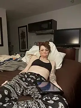 Snapshot of ivylee31 chatting on 01-16-25, 06:56 ivylee31 online show from 01-16-25, 06:56