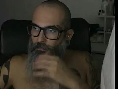 Snapshot of cabine103 chatting on 04-04-26, 02:32 cabine103 online show from 04-04-26, 02:32