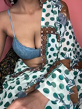 Snapshot of Indian_lovly chatting on 01-18-25, 01:51 Indian lovly online show from 01-18-25, 01:51