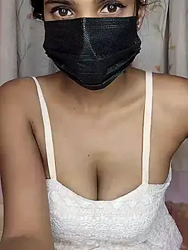 Snapshot of Indian_lovly chatting on 02-14-25, 02:54 Indian lovly online show from 02-14-25, 02:54