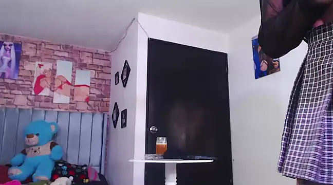 Snapshot of vixenxqueens chatting on 01-12-25, 07:31 vixenxqueens online show from 01-12-25, 07:31