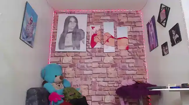 Snapshot of vixenxqueens chatting on 03-16-25, 09:37 vixenxqueens online show from 03-16-25, 09:37