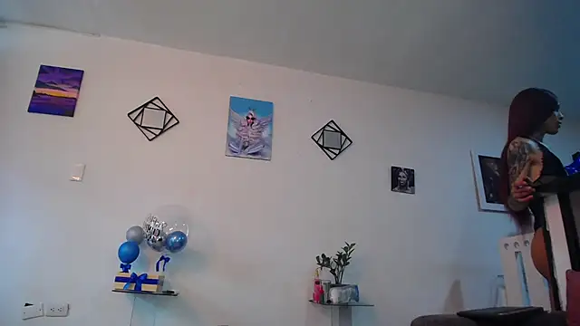 Snapshot of vixenxqueens chatting on 09-12-25, 08:31 vixenxqueens online show from 09-12-25, 08:31