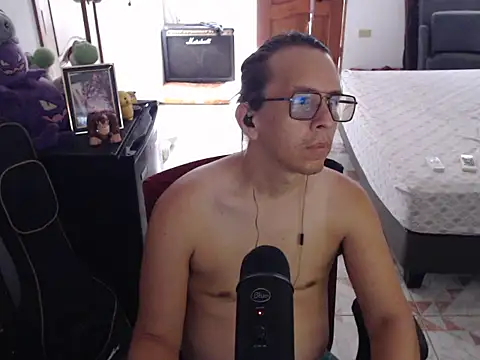 Snapshot of Pit_xxz chatting on 07-18-26, 06:12 Pit xxz online show from 07-18-26, 06:12