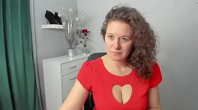 OLIVIA lux online show from 12-18-24, 06:57