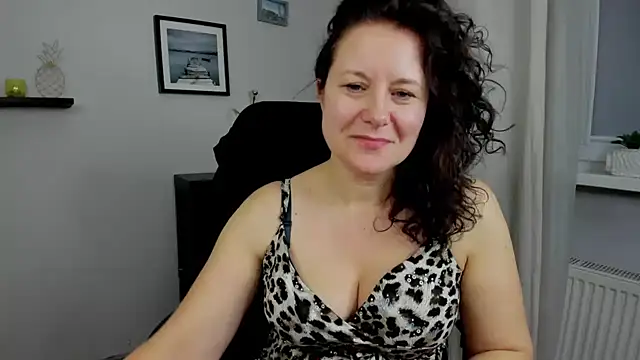 OLIVIA lux online show from 01-11-25, 05:51