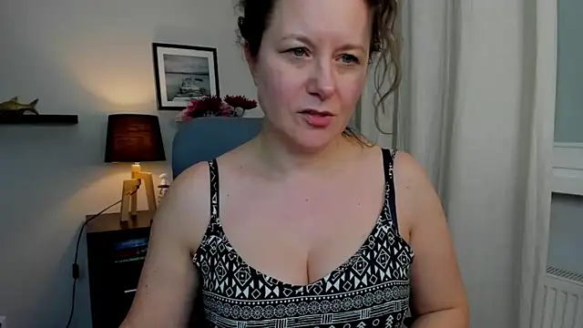 OLIVIA lux online show from 02-13-25, 06:59