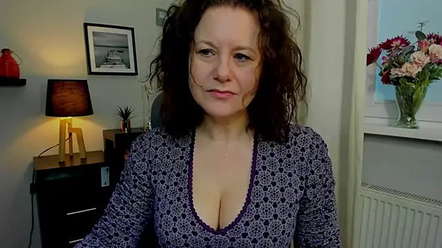 OLIVIA lux online show from 02-20-25, 06:39