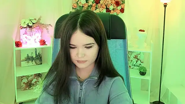 Elainebeness online show from 11-15-25, 10:26