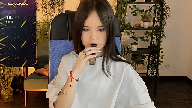 Elainebeness online show from 12-13-25, 07:53