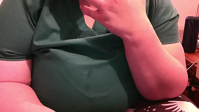 Snapshot of Maebi chatting on 12-07-24, 02:53 Maebi online show from 12-07-24, 02:53