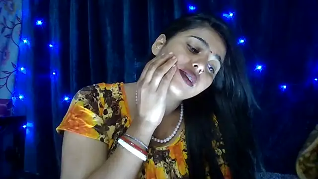 Snapshot of Sweet-Rani chatting on 03-08-25, 06:54 Sweet-Rani online show from 03-08-25, 06:54