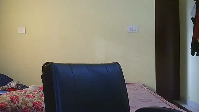 Snapshot of Sweet-Rani chatting on 10-14-25, 10:05 Sweet-Rani online show from 10-14-25, 10:05