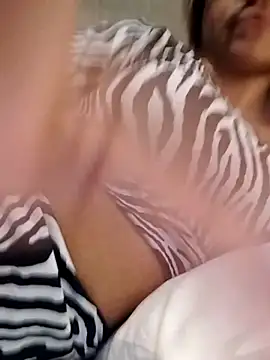 fofinhaa12 online show from 09-18-25, 06:21