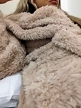 fofinhaa12 online show from 02-10-26, 12:48