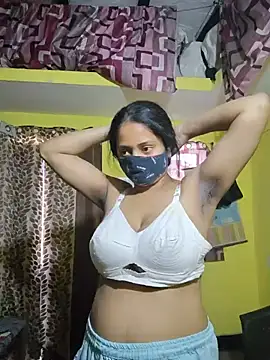 Snapshot of bigtitsqueen chatting on 06-17-26, 09:01 bigtitsqueen online show from 06-17-26, 09:01
