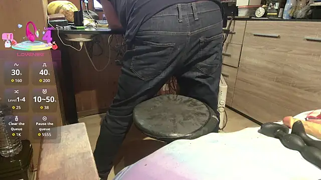 Snapshot of misteryman1956 chatting on 04-17-26, 04:54 misteryman1956 online show from 04-17-26, 04:54