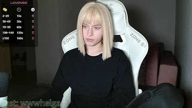 LizaKisses online show from 11-18-25, 04:22