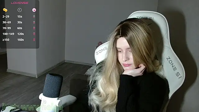 LizaKisses online show from 12-16-25, 04:12