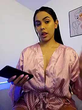 Snapshot of VictoriaEvaans_ chatting on 10-08-25, 10:40 VictoriaEvaans online show from 10-08-25, 10:40