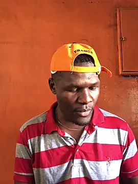 Snapshot of HutchMansell chatting on 12-29-24, 01:28 HutchMansell online show from 12-29-24, 01:28