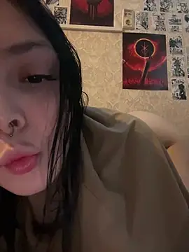 Snapshot of Pepe-pupu chatting on 12-23-24, 06:05 Pepe-pupu online show from 12-23-24, 06:05