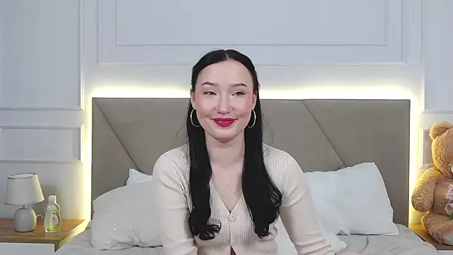 LeilaLow online show from 12-17-24, 06:09