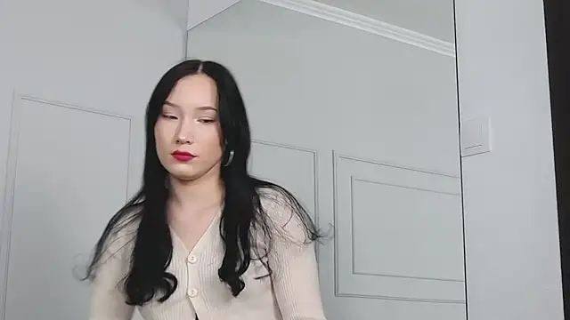 LeilaLow online show from 12-25-24, 12:05