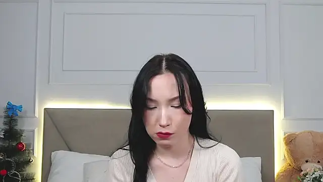 LeilaLow online show from 12-29-24, 12:01