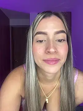 Issabela G1 online show from 12-24-24, 04:55