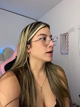 Snapshot of Issabela_G1 chatting on 05-29-26, 03:04 Issabela G1 online show from 05-29-26, 03:04