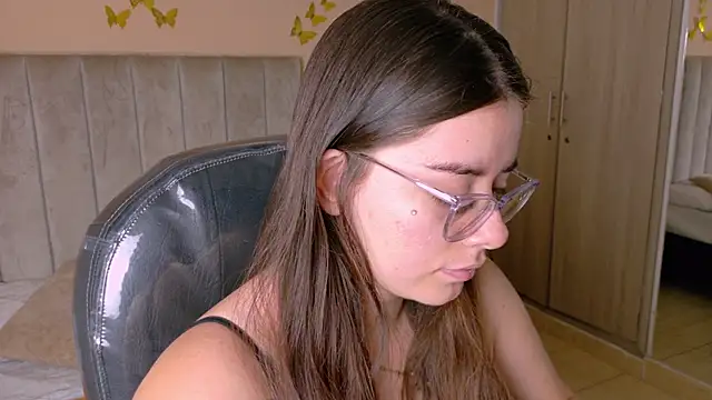 Charlotte Olsen  online show from 06-30-26, 07:48