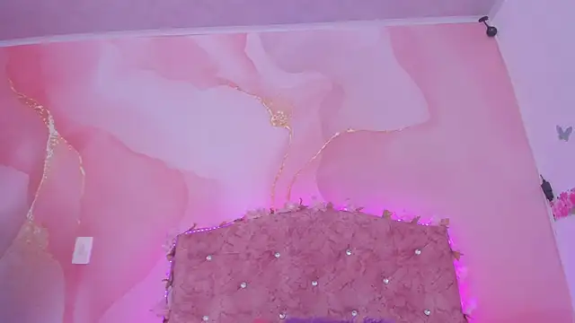 Snapshot of Bella__sweet chatting on 12-16-24, 06:49 Bella sweet online show from 12-16-24, 06:49