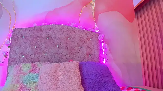 Snapshot of Bella__sweet chatting on 02-20-25, 06:35 Bella sweet online show from 02-20-25, 06:35