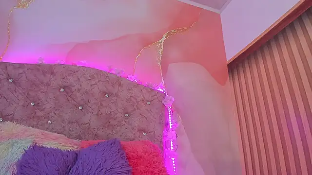 Snapshot of Bella__sweet chatting on 02-21-25, 06:48 Bella sweet online show from 02-21-25, 06:48