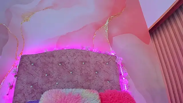 Snapshot of Bella__sweet chatting on 02-22-25, 06:41 Bella sweet online show from 02-22-25, 06:41