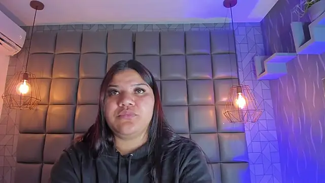 Snapshot of mile_uribe chatting on 03-12-25, 03:46 mile uribe online show from 03-12-25, 03:46