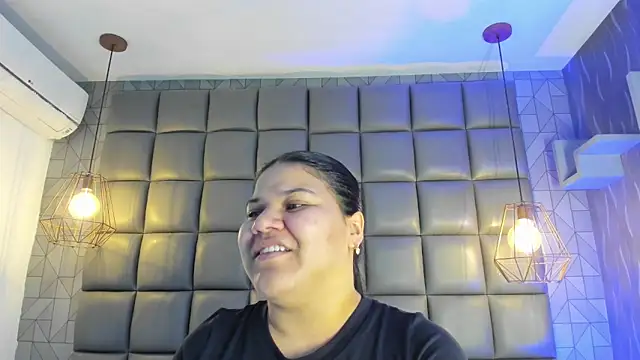 Snapshot of mile_uribe chatting on 09-21-25, 03:30 mile uribe online show from 09-21-25, 03:30