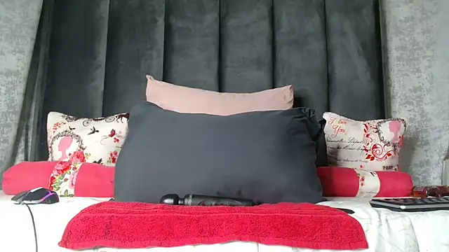 Lucy Blacksilk online show from 11-07-25, 08:31