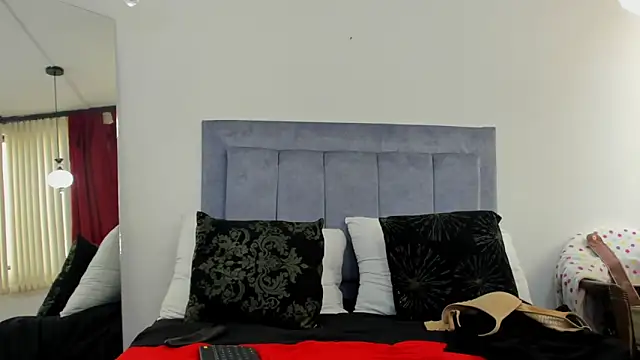 Snapshot of emagarcia chatting on 06-19-26, 02:21 emagarcia online show from 06-19-26, 02:21
