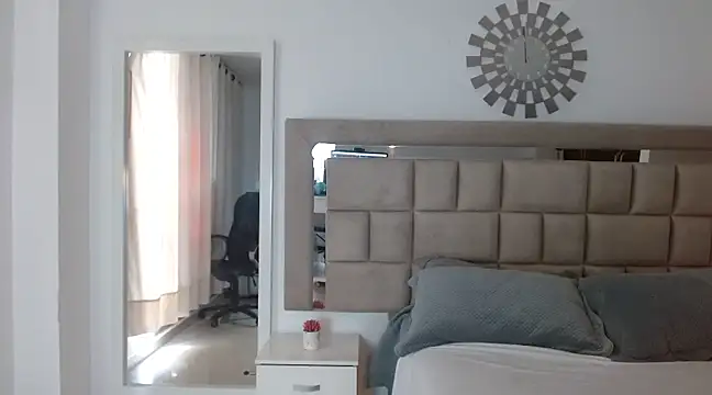 zoecruzz online show from 01-14-25, 05:12